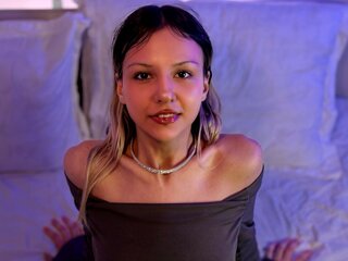 CleoCarter shows ass